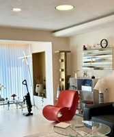Fauteuil à bascule d'extérieur en plastique de luxe style nordique - Design moderne, mobilier de maison mobile pour balcon et salon