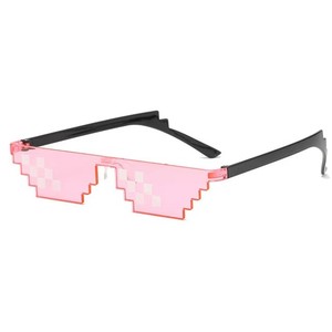 Set di IT Occhiali a Mosaico 8 Bit, Occhiali da Sole Pixel per Uomo, Accessorio per Feste Cosplay, Popolari in Tutto il <span class=keywords><strong>Mondo</strong></span> - Product Image 4