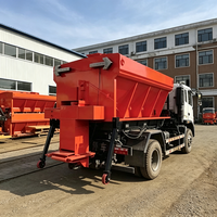 Épandeur auto-vidangeur hydraulique à crochet pour conteneurs de déchets