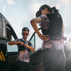 <span class=keywords><strong>Mochila</strong></span> Deportiva <span class=keywords><strong>AONIJIE</strong></span> MB-12L Amarilla y Negra para Cross Country, Senderismo, Ciclismo y Montañismo, de Gran Capacidad - Product Image 4