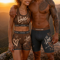 Sous-vêtements pour couples imprimés graffiti 'Love' ODM d'usine, respirants, classiques, comprenant soutien-gorge de sport dos nageur et shorty pour homme, et culottes pour femme