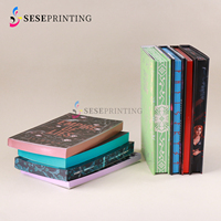 Impression de livres édition collector personnalisée avec bords imprimés, couverture en feuille d'aluminium et pages de fin de volume illustrées OEM