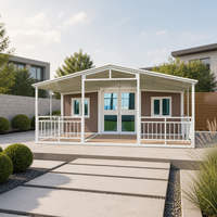 Maison modulaire préfabriquée moderne avec véranda et portes à double vitrage