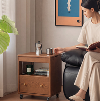 Table de chevet en bois massif Bauhaus avec roulettes cachées, table de chevet mobile intégrée pour petite chambre, gain de place, rangement CTG090
