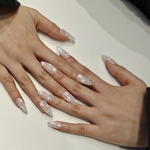 Muhaha Trend Design Brand Push-On Nails Fleurs roses avec strass - Product Image 3