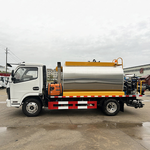 XONGFENG Captain 6000L Asphalt <b>Bitumen</b> Distributor Truck With Large Volume Pump System White Color - Product Image 6
