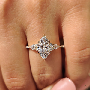 Elegante anillo de diamante cultivado en laboratorio con piedra de corte brillante y banda duradera hecha para un brillo duradero de la India - Product Image 5