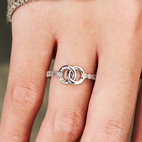 Huitan contracté Style cercle lié cercle conception cubique zircone anneaux femmes mode argent plaqué mariage CZ anneaux pour femme