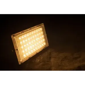Riflettore LED Economico da 50W per Illuminazione Esterna, Luce Calda - Product Image 2