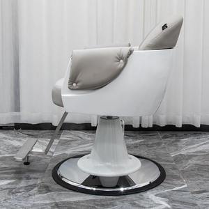 Sillón de Barbería Moderno Tapizado en Negro, Giratorio y Reclinable, para Corte y Estilismo de Cabello, Mueble Resistente para Salón de Belleza - Product Image 4