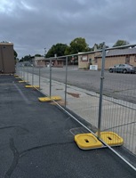 Panneaux de clôture temporaires en acier inoxydable de 6 pieds, personnalisables, modélisation 3D, écologiques, faciles à assembler pour les cours, les balcons, les pelouses