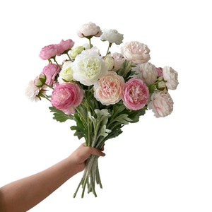 Branche de fleur artificielle de renoncule en soie rose et blanche 10cm-30cm pour décoration intérieure - Product Image 5