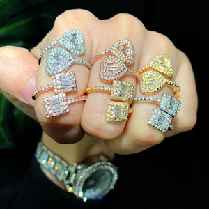Anello Regolabile da Donna Placcato <span class=keywords><strong>Oro</strong></span> 18K con Zirconi Baguette a Cuore, Gioielli Trendy in Ottone, Stile Iced Out Bling, Vendita all'Ingrosso - Product Image 2