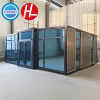 Maison conteneur extensible écologique avec récupération d'eau de pluie et salle de bain moderne pour un espace de vie compact