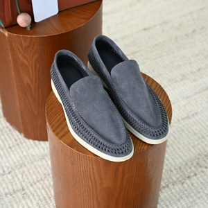 Mocasines Casuales de Diseño para Hombre, Hechos de Gamuza, Diseño de una Pieza con Diseño Calado, Tejidos con Cuero Natural - Product Image 2