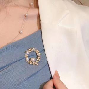 คอลเลคชั่นฤดูใบไม้ร่วงและฤดูหนาว จูจี้ เครื่องประดับไข่มุกน้ำจืดธรรมชาติ 7-8 มม. เครื่องประดับติดหน้าอกแบบใหม่ ดอกไม้ประดับหน้าอก แฟชั่นเข็มกลัด - Product Image 3