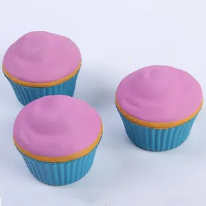 Popülerlik promosyon hediye kek şekli oyuncak PU köpük stres topu toptan kişiselleştirin özel Logo