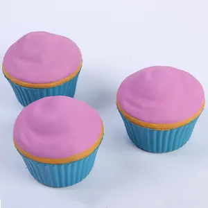 Popularité cadeau promotionnel gâteau forme jouet PU mousse balle anti-stress en gros personnaliser Logo personnalisé