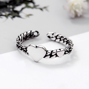 Anello Aperto Regolabile a Doppio Cuore per Donne, Colore Argento Anticato, Gioiello da Dito alla Moda - Product Image 2