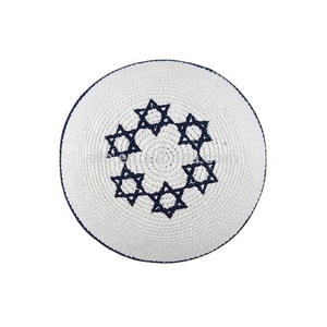 Kippah Yarmulka all'Uncinetto Fatta a Mano in Stock, Sfondo Bianco, Kippot Cappello Ebraico con Stella di David Pronto per la Spedizione - Product Image 3