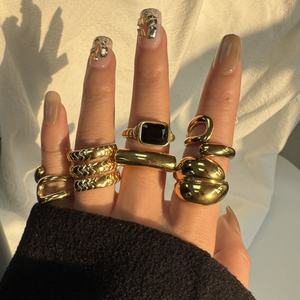 Bague épaisse en acier inoxydable plaqué or 18 carats PVD, étanche, personnalisée, de haute qualité, pour vente en gros, style signet, dôme épais, ouverte, empilable - Product Image 1