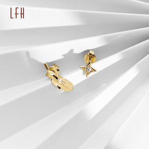 Vente en gros de boucles d'oreilles clous géométriques miniatures en or véritable 18 carats, style simple en or jaune pour fiançailles d'enfant - Product Image 6