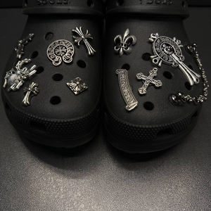 Boucle décorative en métal en forme de croix pour accessoires de bricolage de chaussures <span class=keywords><strong>Crocs</strong></span> de style rétro, embellissement de la surface des chaussures - Product Image 2