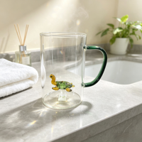 Tasses en verre résistant à la chaleur, tasse en verre transparent soufflé à la main avec une petite tortue 3D à l'intérieur, verre à boire avec poignée verte pour le café et l'eau