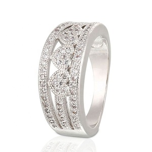 Anillo de banda hueca de dos tonos oro y plata con corazón, ancho, con cristales de laboratorio totalmente pavimentados, chapado en oro de 18K, moderno, regalo para fiesta de mujer - Product Image 3