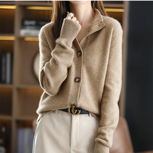Cardigan <span class=keywords><strong>in</strong></span> <span class=keywords><strong>Cashmere</strong></span> semplice personalizzato OEM/ODM maglione lavorato a bottone cappotto Cardigan con collo alto da <span class=keywords><strong>donna</strong></span> ampio - Product Image 3