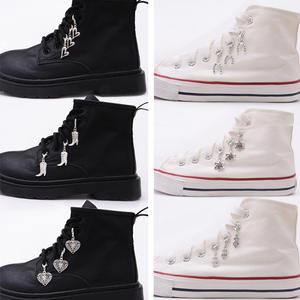 Breloques pour chaussures en métal, pendentifs Cœur, Fer à cheval, Étoile pour bottes et chaussures en toile, accessoire de mode féminin Automne 2024 - Product Image 1