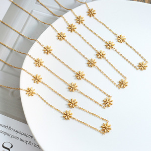 สร้อยคอโชกเกอร์สแตนเลสสตีล | ดีไซน์เดซี่ชุบทอง18K - Product Image 2