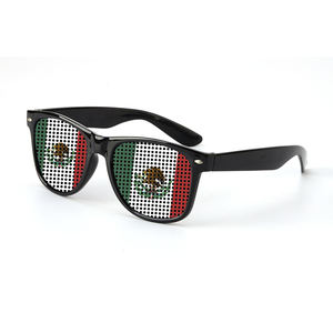 Autocollant sténopé avec logo personnalisé <span class=keywords><strong>Jeux</strong></span> de football Événement Promotion UV400 Trous d'épingle Drapeau national Lunettes de soleil promotionnelles Lunettes de soleil - Product Image 4