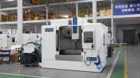 Centre d'usinage vertical CNC 5 axes VMC1050 GSK BT40 haute précision multifonctionnel avec guides HIWIN et 24 outils