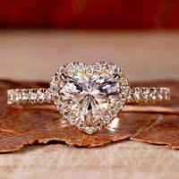 Vente en gros de bagues de fiançailles en or massif VVS Moissanite pour femmes 10K 14K 18K avec détail de coupe émeraude rayonnante