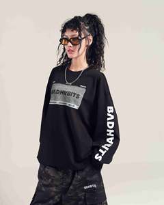 เสื้อยืดแขนยาวทรงบ็อกซี่ผ้าฝ้ายพิมพ์ลายฮาล์ฟโทนด้านหน้า พร้อมพิมพ์ลายซิลค์สกรีนทั้งสองข้างแขนเสื้อ - Product Image 6