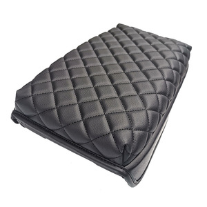 Funda de cuero para reposabrazos de consola central, caja de almacenamiento con diseño acolchado negro para Honda Civic 2022 - Product Image 5