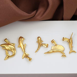 Colgante de Acero Inoxidable con Baño de Oro PVD de 18K, Diseño de Vida Marina: Tiburón, Pez Espada, Mantarraya, Delfín, Violín, Nota <span class=keywords><strong>Musical</strong></span>, Guante - Product Image 6