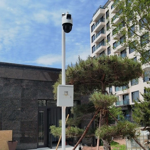 Custom Galvanized CCTV Camera Poles for Residential Communities