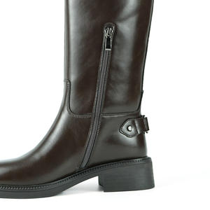 <span class=keywords><strong>Stivali</strong></span> da Equitazione al Ginocchio in <span class=keywords><strong>Pelle</strong></span> Marrone Scuro da <span class=keywords><strong>Donna</strong></span> - Punta Tonda, Tacco Quadrato, Decorazione con Fibbie, <span class=keywords><strong>Stivali</strong></span> alla Moda - Product Image 5