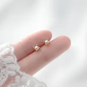 2022 New Korean Stylish Small Simple Earrings Fashion Pearl Stud Ladies Earrings