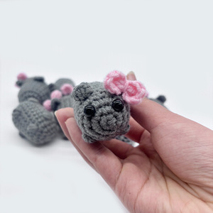 Handmade Quà Tặng Trang Trí Nội Thất Dễ Thương Mini Crochet Sang Trọng Thú Nhồi Bông Đồ Chơi Buồn Hamster Với Bow Tình Bạn Keychain - Product Image 3