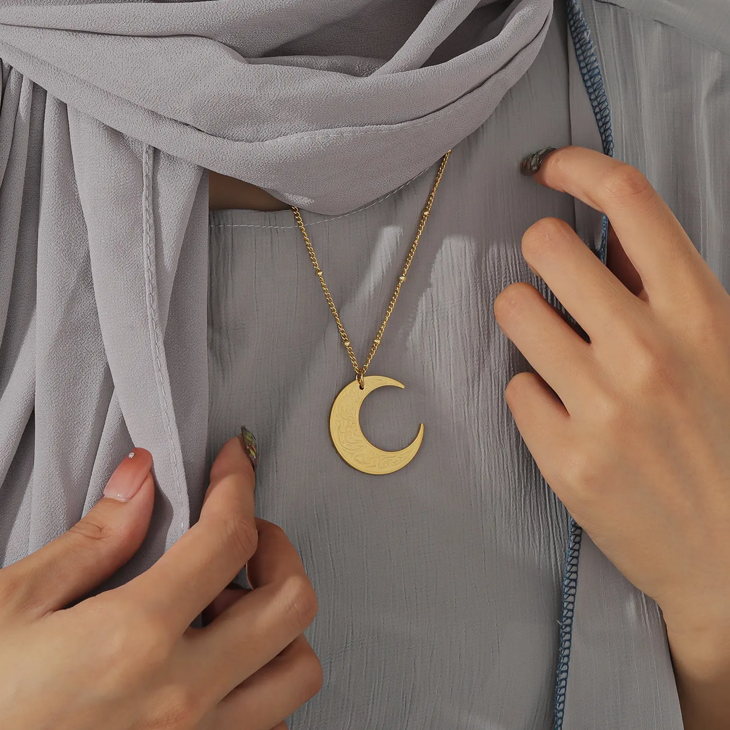 Personalized Arabic Calligraphy Faith Religious Jewelry Islamic Muslim Ayatul Kursi Moon Necklace 18K Gold Eid Pendant