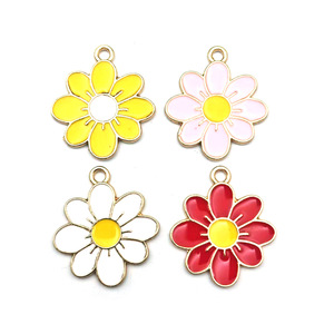 จี้ดอกไม้โลหะผสมสังกะสีรูปกลีบดอกเดซี่ อุปกรณ์ตกแต่งเครื่องประดับ DIY พวงกุญแจสำหรับทุกเพศ จี้ห้อยโทรศัพท์มือถือ - Product Image 3