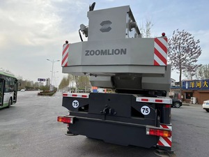 Grúa Zoomlion ZTC700 de 70 toneladas, compatible con EPA, con rendimiento estable para sitios de trabajo de ingeniería. - Product Image 4