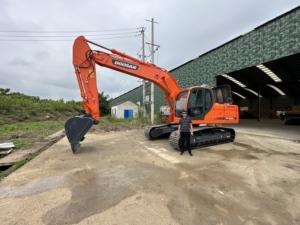 Doosan รถตักตีนตะขาบ DX225มือสองน้ำหนัก22.5ton ใช้งานร่วมกับส่วนประกอบหลักตลับลูกปืนปั๊มเกียร์ของเครื่องยนต์ - Product Image 2