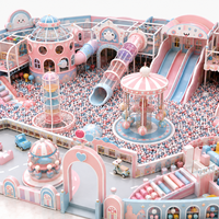 Aire de jeux intérieure personnalisée pour enfants, thème Bonbons Rêveurs, avec toboggan, piscine à balles, structure d'escalade, carrousel et jeux de rôle