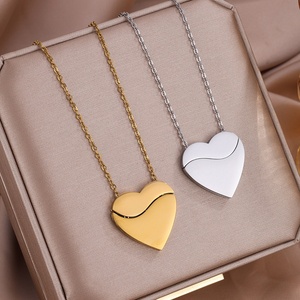 Collana con Ciondolo a Cuore in Resina e Acciaio Inossidabile, Personalizzabile con Nome, Impermeabile, Anti-Ossidazione, Gioiello da Donna, Regalo per le Feste - Product Image 4