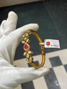 Bracelet Kundan de qualité supérieure pour femmes, plaqué or, fait main, bijoux de mariage indiens, imitation de bijoux de mode - Product Image 2