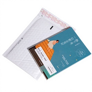 Les manuels scolaires restent sans dommage dans l'enveloppe à bulles en kraft avec fermeture auto-scellante et conception anti-effraction - Product Image 1